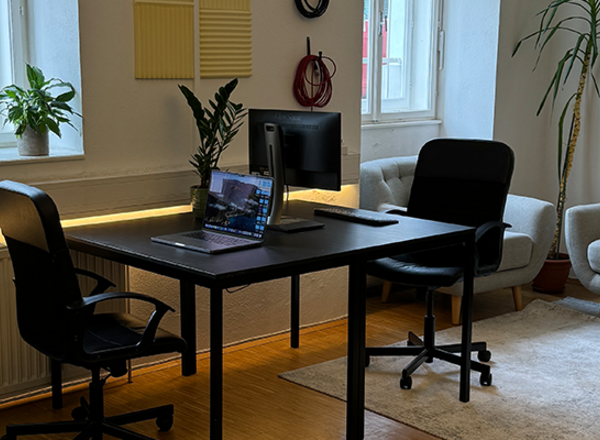 Fixer Arbeitsplatz in Kreativstudio zu vermieten