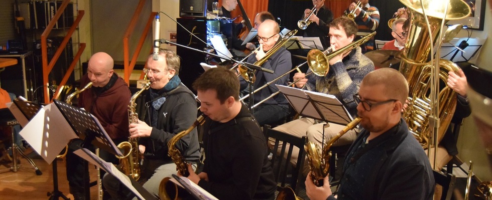 Notes and Tones Jazz Orchestra @ Zwe