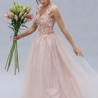 small corner to rent for two clothing racks