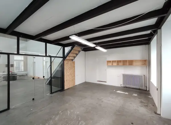 33 m² Atelier mit Glasfront zum Ausstellungsraum | Atelier O3, 6. Bezirk