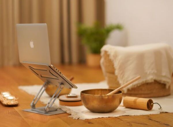 Online: Achtsamer Jahresstart - Entspannungstechniken zum Abschalten