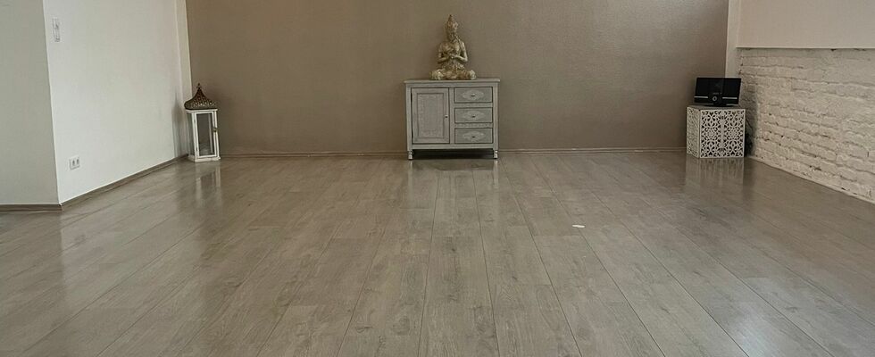 A ROOM TO MOVE & GROOVE