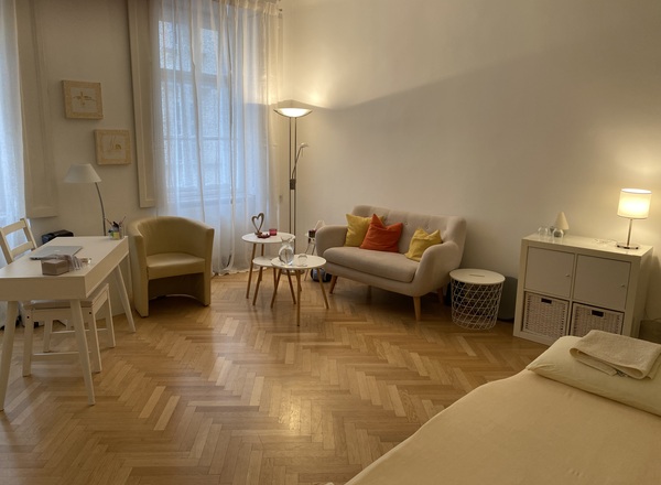 2 eingerichtete Therapieräume zur Einmietung Halb oder Ganztags