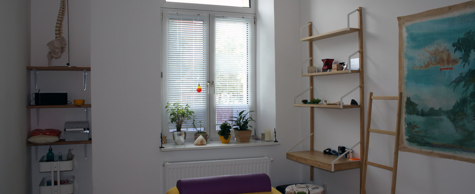 Vermiete ruhigen Therapie-Raum im Erdgeschoß, Altbau, Praxis Sonnenhand