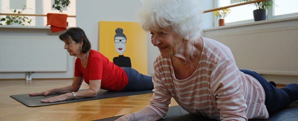 SENIORENYOGA STUNDE (Dienstag, 12:00 - 13:00 Uhr)