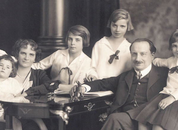 Ernst Strouhal: Vier Schwestern, eine Familiengeschichte [Grätzel:Literatur]