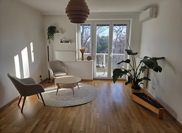 Wunderschöner, heller Multifunktionsraum am Park