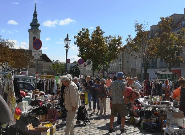 Flohmarkt am Maurer Hauptplatz