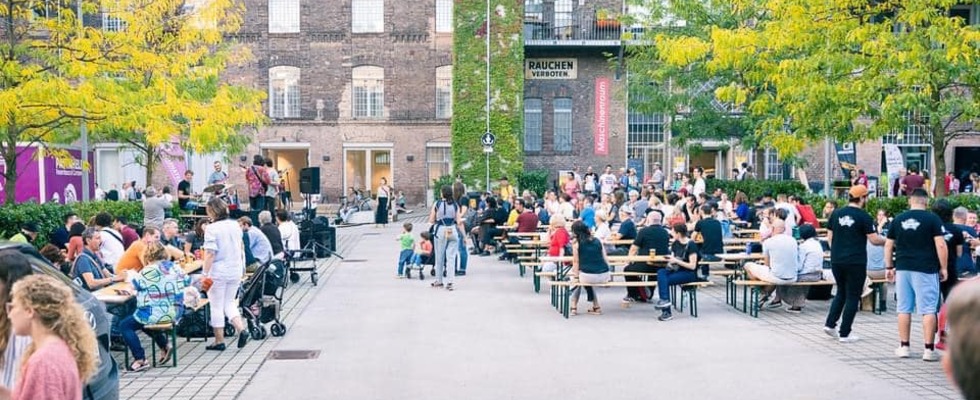 Markt und Kunsthandwerk ,Brunch mit Künstlern und Offene Bühnenprogramm