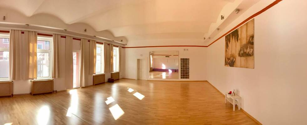 Vermiete 100m2 hellen Bewegungsraum in Gösting