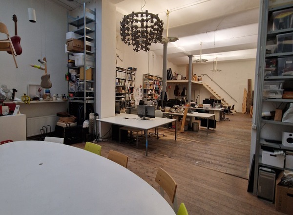 Kreative Arbeitsplätze in Atelier & Werkstatt-Gemeinschaft (1020)