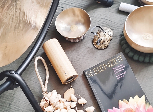 Klangschalenmassagen und Anwendungen nach Peter Hess, für Frauen.