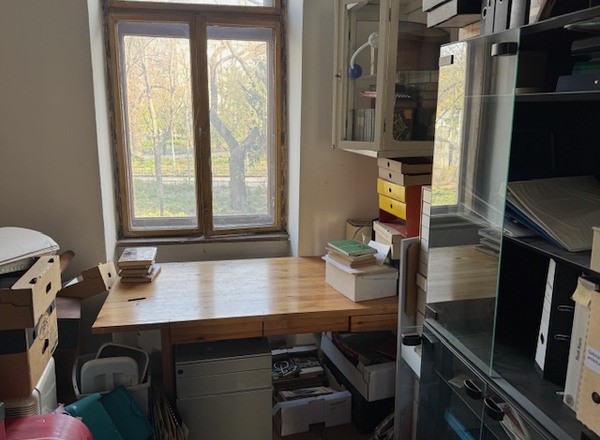 Vermiete Schreibtischarbeitsplatz (Büro oder Werkstatt