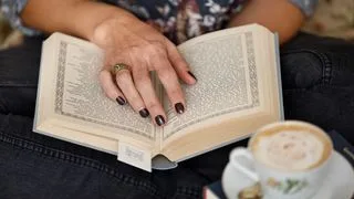 Buchhandlung mit Café – Foto 1