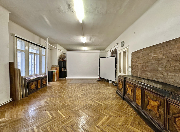 charmante Altbauwohnung 200 m ² als Atelier genutzt