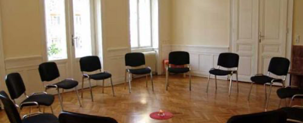 Vermiete zur Mitbenützung Praxisräume und Seminarraum in psychotherapeutischer Gemeinschaftspraxis / Altbau 1120 Wien