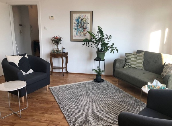 21m2 großer heller Praxisraum  Nähe Messe zu vermieten
