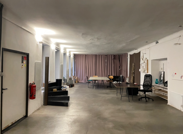 Schönes Atelier, 80m2 für Langzeitmieter in KünstlerInnen-Haus