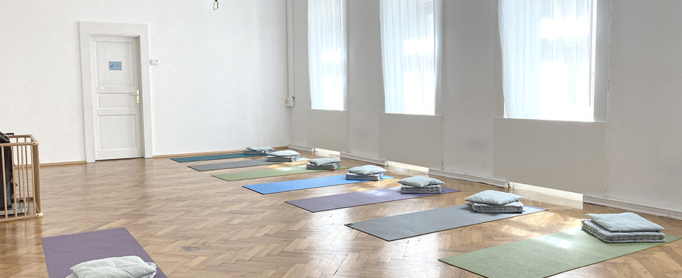 Raum für Kurse, Yoga, Pilates, Workshops, Seminare  - Dienstag ab 17:45, Mittwoch ab 17:30, Donnerstag ab 17:30 