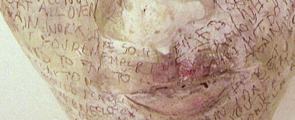Köpfe im Kunststand