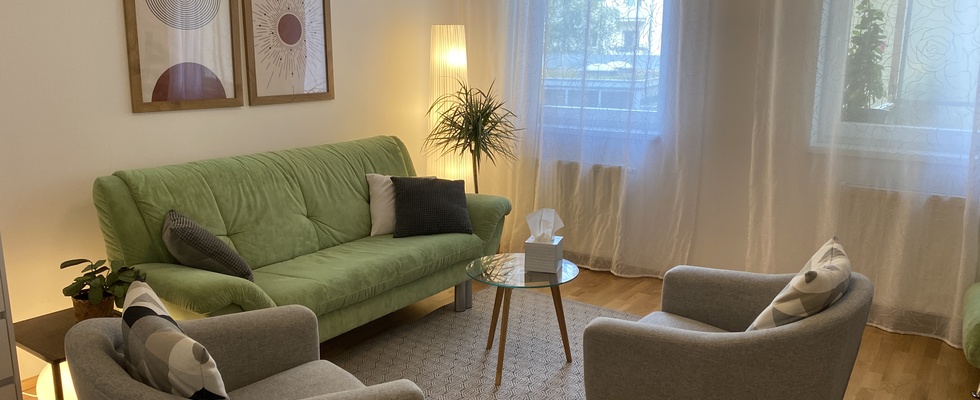 Vermiete zur Mitbenutzung sehr angenehmen Praxisraum im 2. Bezirk mit sehr guter öffentlicher Anbindung