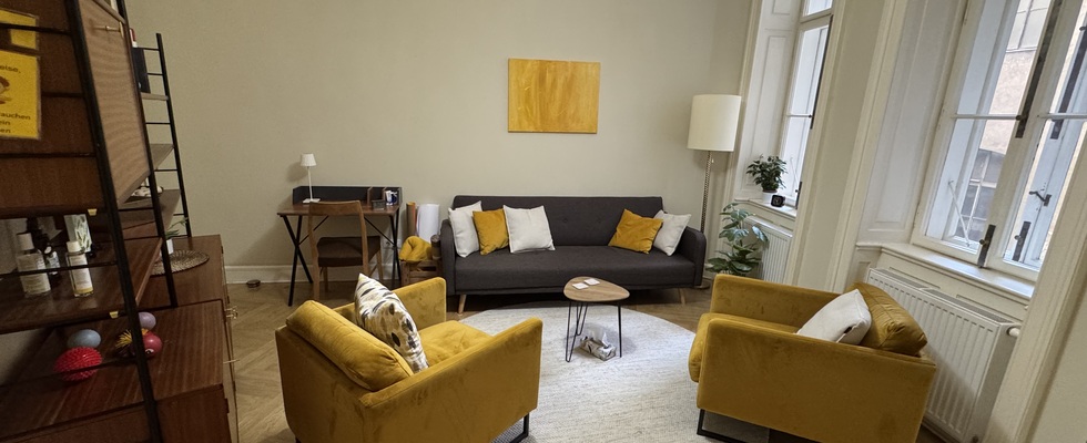 Vermiete zur Mitbenutzung einen schönen ruhigen Praxisraum