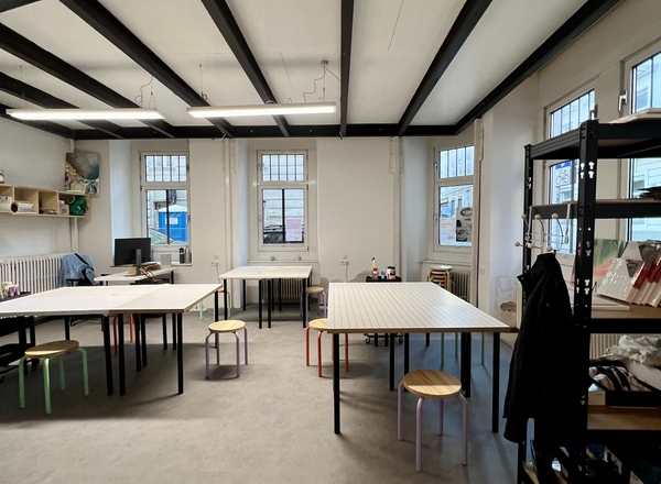 Biete flexibles und ausgestattetes Co-Creation Kunstatelier an