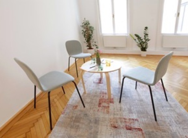 Stilvoller, heller Beratungsraum zur alleinigen Nutzung zu vergeben