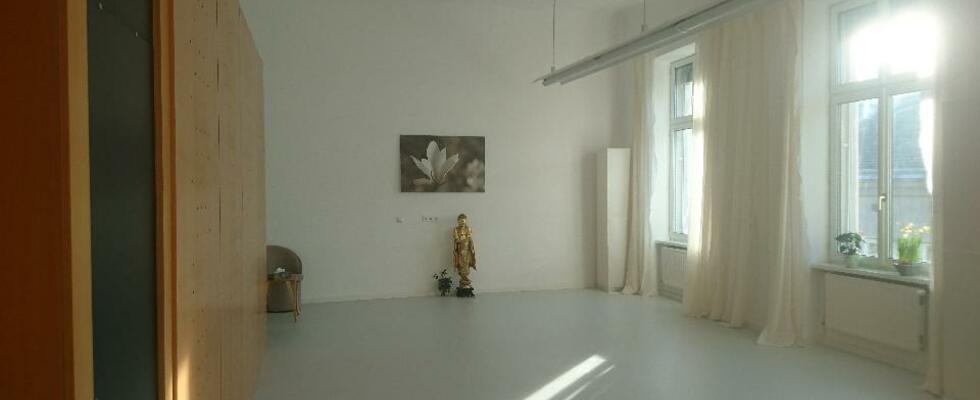 Räume für Veranstaltungen, Seminare, Einzelbehandlungen und Beratungen (ca 30m2, ca 60m2), Yoga, Körperarbeit, Gruppenseminare