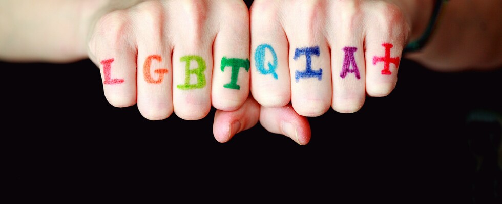 Lesung zum Pride Month: Ela Bloom - Ignite my dragon heart