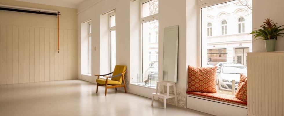 suchen Kollegin oder Kollegen für unser Fotostudio oder Büroplatz
