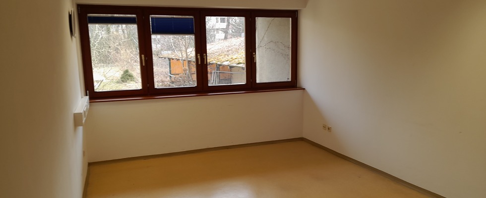 Vermiete zur Mitbenutzung schönen Praxisraum mit großem Garten in 1170 Wien