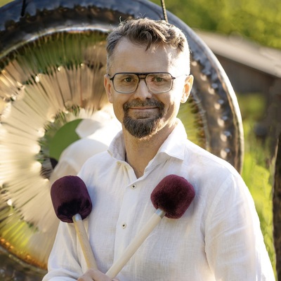Dariusz – Gong Yoga Academy