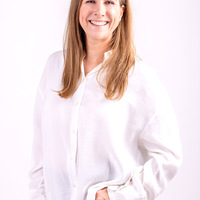 Vermiete zur Mitbenutzung sehr angenehmen Praxisraum im 2. Bezirk mit sehr guter öffentlicher Anbindung