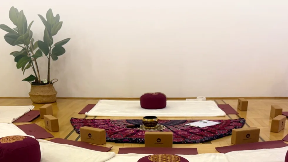 Frausein Yoga – Mag. Martina Haschek – Foto 1