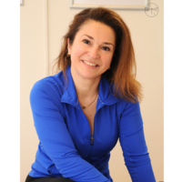 Laura *Pilates, Faszien & Functional Fitness Trainerin seit 2007. Pilates Verband Österreich Vorstandsmitglied.