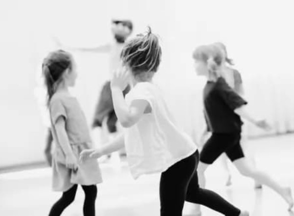 Kindertanz 3-6 Jahre alt „Mini Moves“ (DEU)