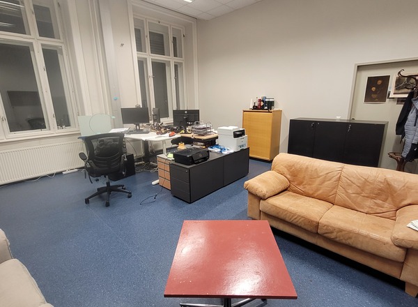 suche Nachfolge für einen oder zwei Büroräumen im Gemeinschaftsbüro