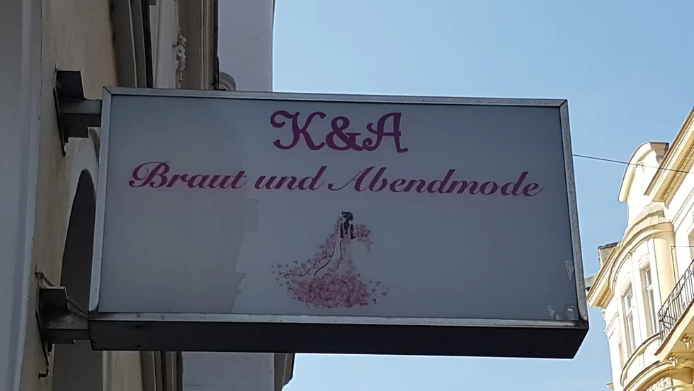 Braut-und Abendmode  – Foto 1