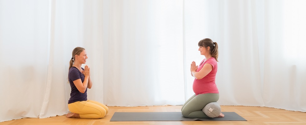 Schwangerschaftsyoga für alle Trimester | Kleingruppe