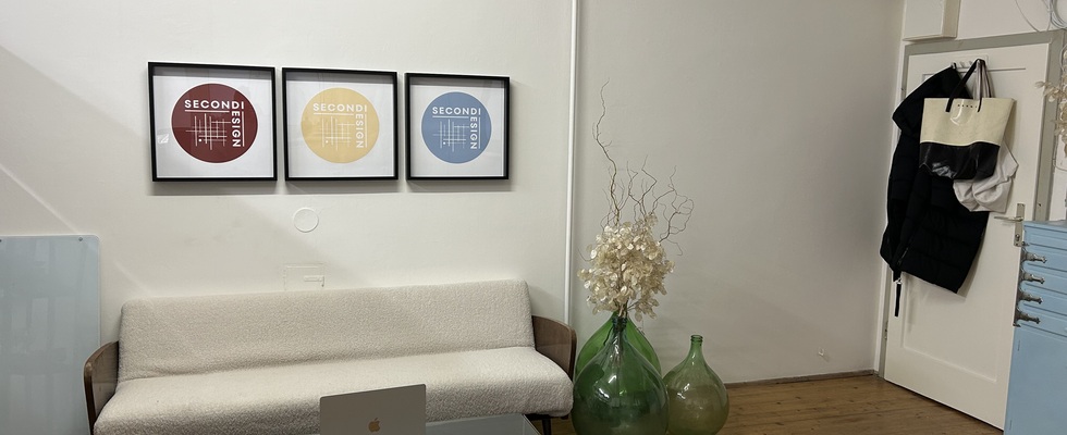 Mögliche Mitnutzung eines großen Raumes mit Toilette und Waschbecken