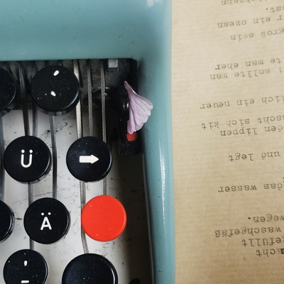 Suche Lyrik liebhaber/innen für einen Poesie Zirkel/Buch Club. Zusammen schreiben, lesen und fühlen