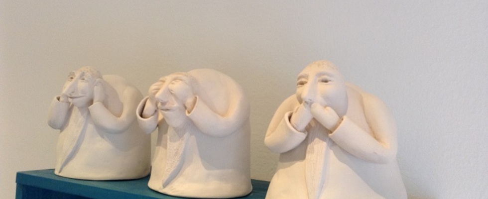 Ausstellung Tonfiguren von Tiina Kamenik