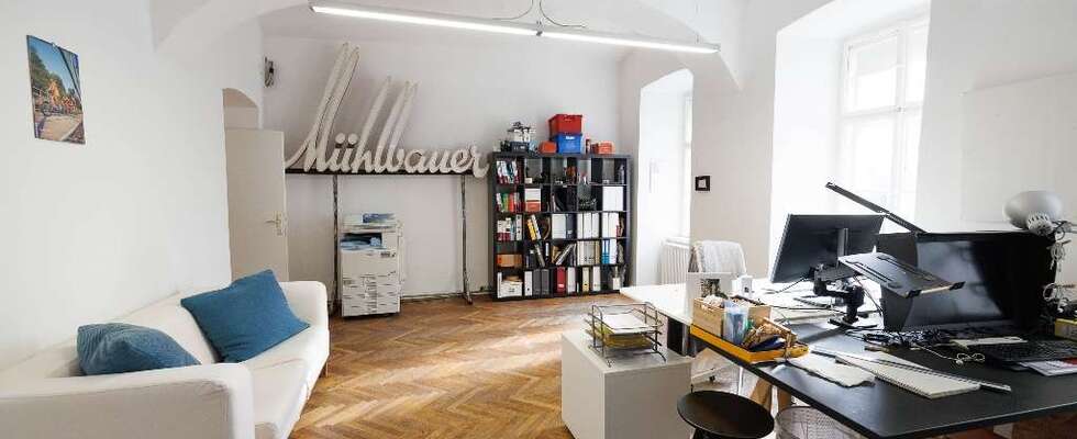 Biete 2 Arbeitsplätze in unserem Gemeinschaftsatelier/-büro