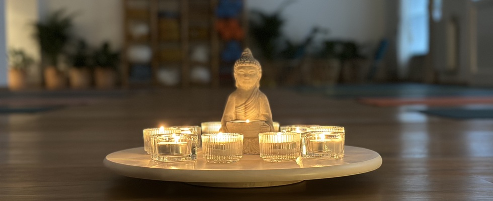 sanftes Hatha-Yoga, entspannt in den Abend…