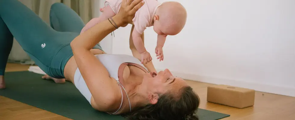 đź‘¶ Dynamisches Mama-Baby Yoga & RĂĽckbildung (DEU)