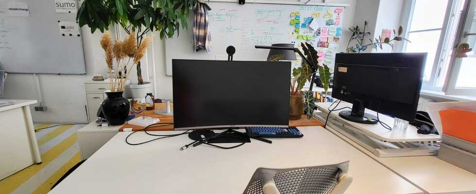 Bürotisch in kreativem Coworking zu vermieten