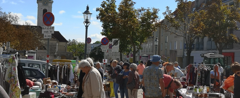 Flohmarkt am Maurer Hauptplatz