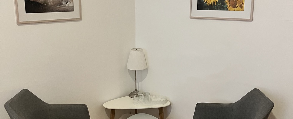 schöner Raum in kleiner Praxis zur Einmietung