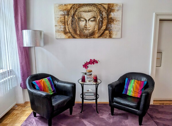 Komfortabel eingerichtete Praxis für TherapeutInnen und BodyworkerInnen